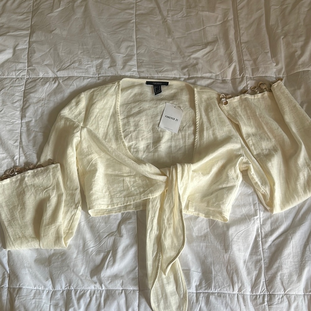 FOREVER 21 Cream Tie-Front Crop Top